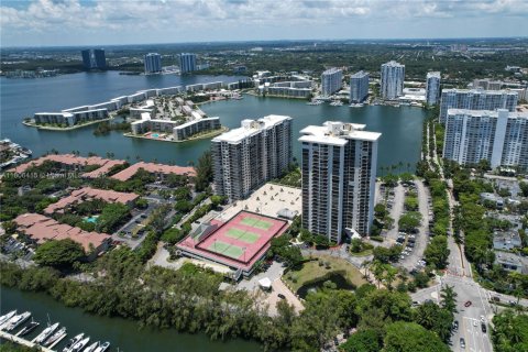 Copropriété à vendre à Aventura, Floride: 2 chambres, 124.4 m2 № 1748853 - photo 25