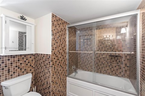 Copropriété à vendre à Aventura, Floride: 2 chambres, 124.4 m2 № 1748853 - photo 15