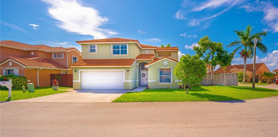 House in Margate, Florida 4 bedrooms, 219.62 sq.m. № 1779497