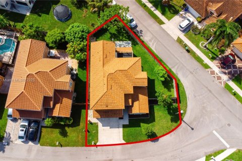 House in Margate, Florida 4 bedrooms, 219.62 sq.m. № 1779497 - photo 4