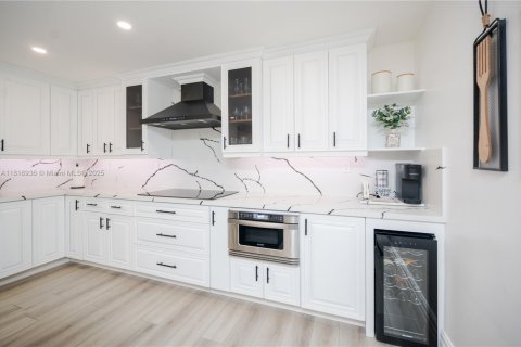 House in Margate, Florida 4 bedrooms, 219.62 sq.m. № 1779497 - photo 12