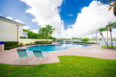 House in Margate, Florida 4 bedrooms, 219.62 sq.m. № 1779497 - photo 16