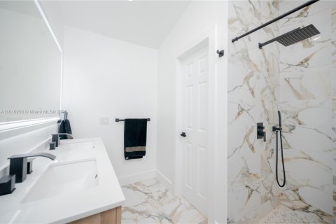 House in Margate, Florida 4 bedrooms, 219.62 sq.m. № 1779497 - photo 22