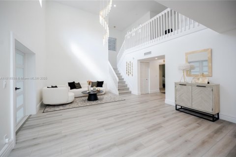House in Margate, Florida 4 bedrooms, 219.62 sq.m. № 1779497 - photo 9