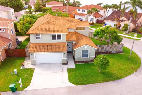 House in Margate, Florida 4 bedrooms, 219.62 sq.m. № 1779497 - photo 2