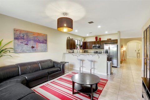 Villa ou maison à louer à Homestead, Floride: 4 chambres, 185.06 m2 № 1971652 - photo 8