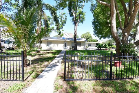 Villa ou maison à vendre à Seminole, Floride: 3 chambres, 139.07 m2 № 1787556 - photo 1
