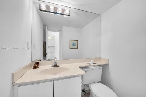 Copropriété à louer à Pembroke Pines, Floride: 1 chambre, 74.32 m2 № 1959985 - photo 4