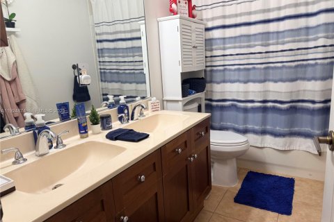 Villa ou maison à louer à Weston, Floride: 4 chambres, 202.53 m2 № 1983978 - photo 8