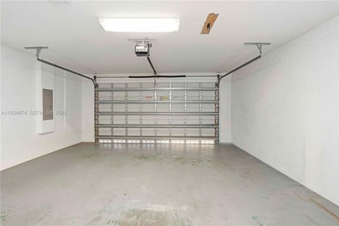 Villa ou maison à louer à Weston, Floride: 4 chambres, 202.53 m2 № 1983978 - photo 17