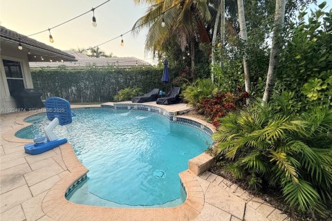 Villa ou maison à louer à Weston, Floride: 4 chambres, 202.53 m2 № 1983978 - photo 5