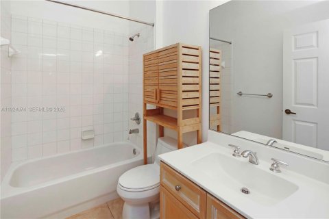 Villa ou maison à louer à Weston, Floride: 4 chambres, 202.53 m2 № 1983978 - photo 18