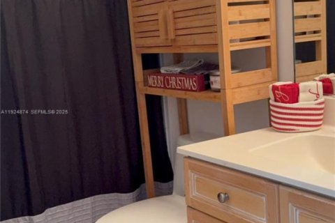 Villa ou maison à louer à Weston, Floride: 4 chambres, 202.53 m2 № 1983978 - photo 7