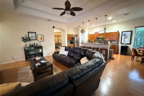 Villa ou maison à louer à Weston, Floride: 4 chambres, 202.53 m2 № 1983978 - photo 4