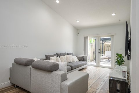 Casa en venta en Sunrise, Florida, 3 dormitorios, 123.56 m2 № 1872423 - foto 4