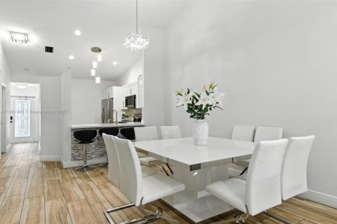 Casa en venta en Sunrise, Florida, 3 dormitorios, 123.56 m2 № 1872423 - foto 3