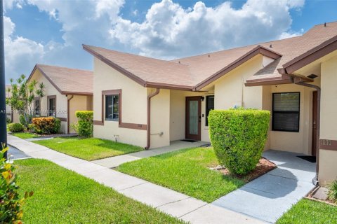 Casa en venta en Sunrise, Florida, 3 dormitorios, 123.56 m2 № 1872423 - foto 1