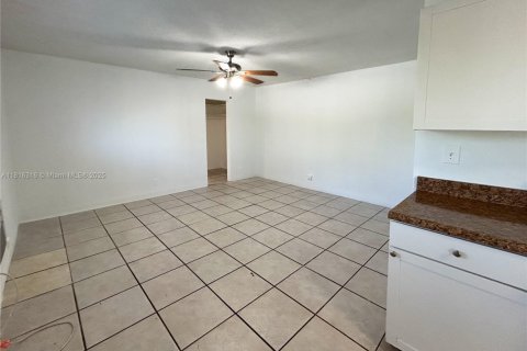 Apartment in Wilton Manors, Florida 27.87 sq.m. № 2013329 - photo 3