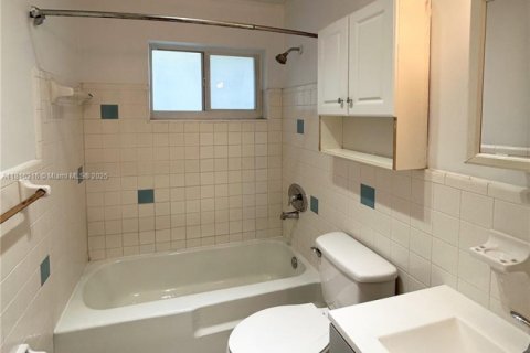 Apartment in Wilton Manors, Florida 27.87 sq.m. № 2013329 - photo 9