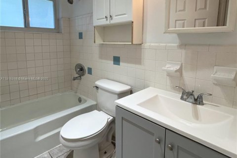 Apartment in Wilton Manors, Florida 27.87 sq.m. № 2013329 - photo 7