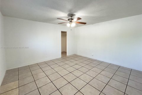 Apartment in Wilton Manors, Florida 27.87 sq.m. № 2013329 - photo 5