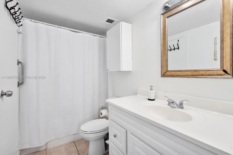 Снять в аренду кондоминиум в Норт-Майами, Флорида 2 спальни, 97.55м2, № 2047341 - фото 6