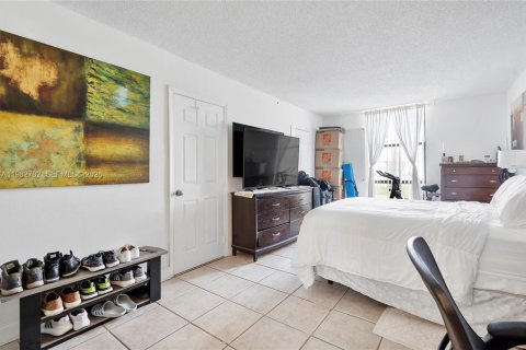 Снять в аренду кондоминиум в Норт-Майами, Флорида 2 спальни, 97.55м2, № 2047341 - фото 8