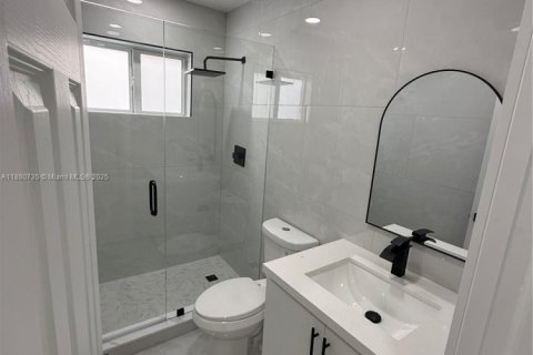 House in Hialeah, Florida 3 bedrooms, 212.93 sq.m. № 1929183 - photo 7