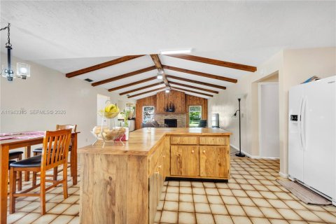 House in Plantation, Florida 3 bedrooms, 260.22 sq.m. № 2000482 - photo 17