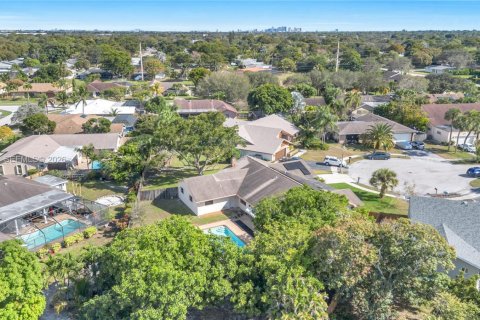 House in Plantation, Florida 3 bedrooms, 260.22 sq.m. № 2000482 - photo 9