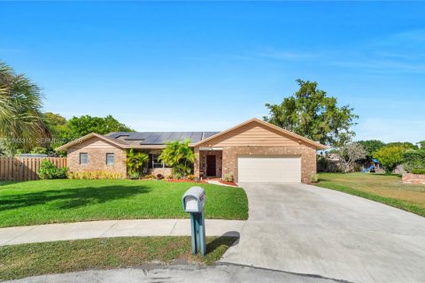 House in Plantation, Florida 3 bedrooms, 260.22 sq.m. № 2000482