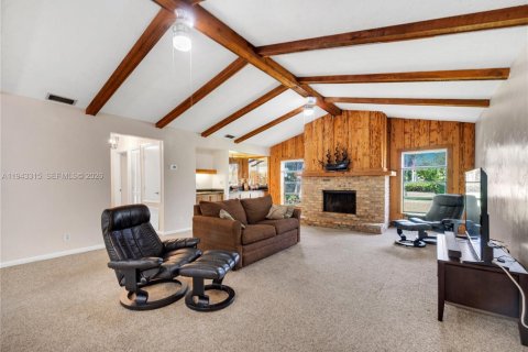 House in Plantation, Florida 3 bedrooms, 260.22 sq.m. № 2000482 - photo 21