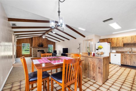 House in Plantation, Florida 3 bedrooms, 260.22 sq.m. № 2000482 - photo 20