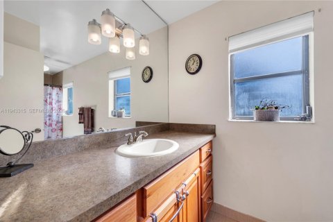 House in Plantation, Florida 3 bedrooms, 260.22 sq.m. № 2000482 - photo 30