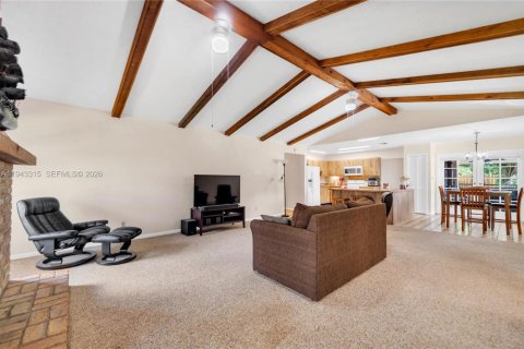 House in Plantation, Florida 3 bedrooms, 260.22 sq.m. № 2000482 - photo 22