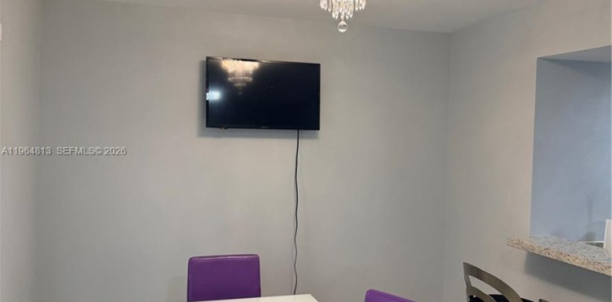 Condo in Miami, Florida, 3 bedrooms  № 2026130