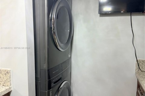 Condo in Miami, Florida, 3 bedrooms  № 2026130 - photo 4