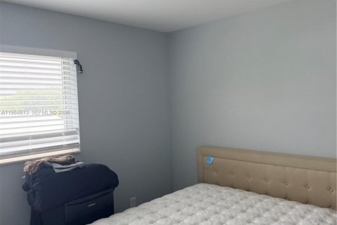 Condo in Miami, Florida, 3 bedrooms  № 2026130 - photo 9