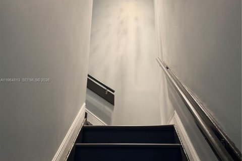 Condo in Miami, Florida, 3 bedrooms  № 2026130 - photo 8