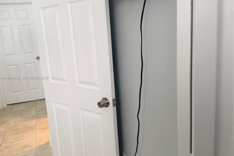 Condo in Miami, Florida, 3 bedrooms  № 2026130 - photo 10