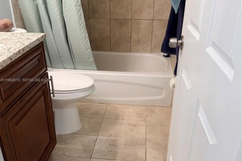 Condo in Miami, Florida, 3 bedrooms  № 2026130 - photo 11