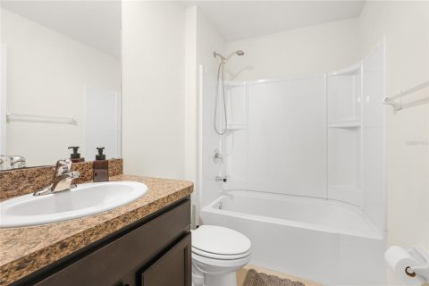 House in Ruskin, Florida 3 bedrooms, 155.7 sq.m. № 1915205 - photo 17