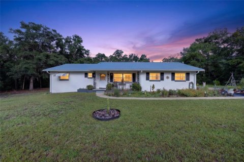House in Dunnellon, Florida 2 bedrooms, 128.95 sq.m. № 2197956 - photo 2