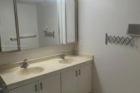 Condo in Coconut Creek, Florida, 2 bedrooms  № 1729038 - photo 20