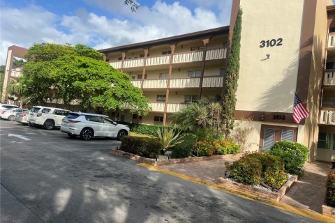 Condo in Coconut Creek, Florida, 2 bedrooms  № 1729038 - photo 4