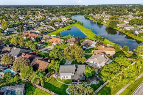 Купить виллу или дом в Лейк-Мэри, Флорида 7 комнат, 210.8м2, № 1906012 - фото 1