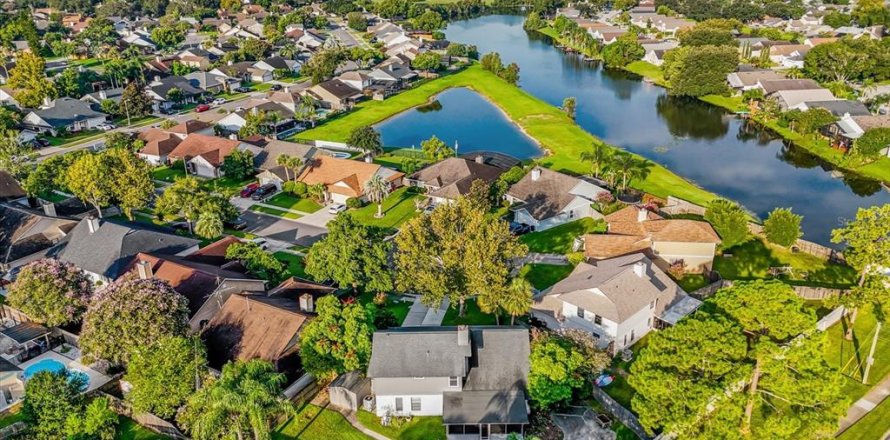 House in Lake Mary, Florida 4 bedrooms, 210.8 sq.m. № 1906012