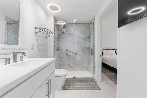 Condo in Miami Beach, Florida, 1 bedroom  № 1703660 - photo 8