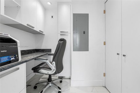 Condo in Miami Beach, Florida, 1 bedroom  № 1703660 - photo 19