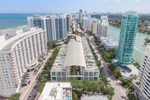 Condo in Miami Beach, Florida, 1 bedroom  № 1703660 - photo 1